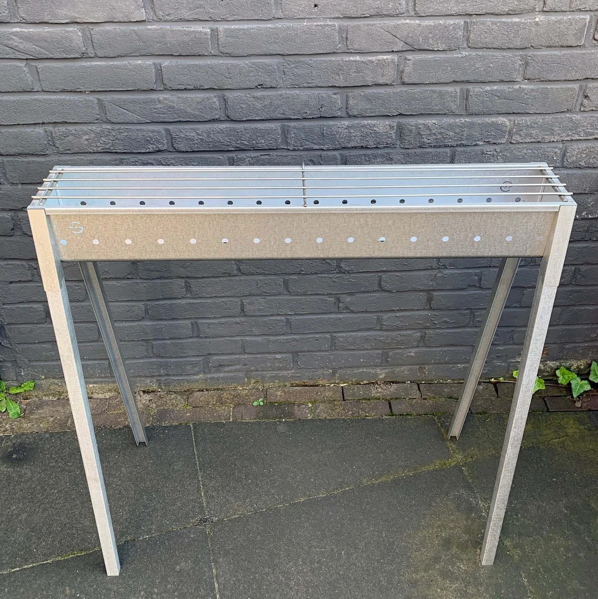 Spiedini Saté-bbq Bali 80 - Saté Houtskoolbarbecue Met Horizontaal Rooster - 80 Cm Lang, 11 Cm Breed - Materiaal: Gealuminiseerd Ijzer 13 Spiedini Saté-bbq Bali 80 - Saté Houtskoolbarbecue Met Horizontaal Rooster - 80 Cm Lang, 11 Cm Breed - Materiaal: Gealuminiseerd Ijzer - Afbeelding 13