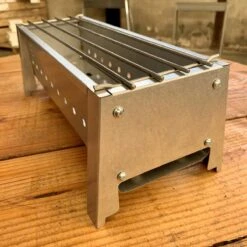 Spiedini Saté-bbq Bali 40 Mini - Kleine, Smalle Houtskoolbarbecue Met Horizontaal Rooster Voor Sate Of Andere Spiesjes - 40 Cm Lang, 11 Cm Breed, 14 Cm Hoog - Ideaal Voor Tuin- Of Open Haard, Of Balkon - Materiaal: Gealuminiseerd Ijzer -Keuken Grill Promotie 1200x1200 15