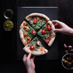 Navaris Pizzasteen XL Voor Oven En Barbecue - Rechthoekige Pizzaplaat 38 X 30 Cm - Inclusief Receptenboek - Keramisch Geglazuurd - Zwart 21 Navaris Pizzasteen XL Voor Oven En Barbecue - Rechthoekige Pizzaplaat 38 X 30 Cm - Inclusief Receptenboek - Keramisch Geglazuurd - Zwart -Keuken Grill Promotie 1200x1200 443