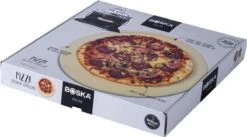 Boska Pizzasteen Deluxe L - Voor Oven & BBQ - Knapperige Pizza's - Ø 35 Cm - BBQ Accessoires -Keuken Grill Promotie 1200x667 1
