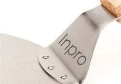 Inpro Pizzaschep RVS - Rond - Voor BBQ En Oven - Pizzaspatel - Taartschep - Houten Handvat - BBQ Gereedschap - Keukengerei - 30 Cm Diameter - Spatel 23 Inpro Pizzaschep RVS - Rond - Voor BBQ En Oven - Pizzaspatel - Taartschep - Houten Handvat - BBQ Gereedschap - Keukengerei - 30 Cm Diameter - Spatel -Keuken Grill Promotie 1200x842 2