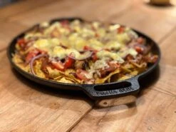 Valhal Outdoor Skillet / Plancha / Koekenpan - Gietijzer - Diameter 35cm, Twee Handvatten, VH35F -Keuken Grill Promotie 1200x900 48