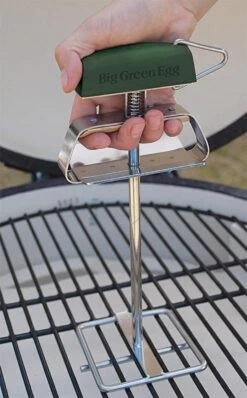 Big Green Egg Grid Lifter - Rooster Lifter - Gietijzeren Rooster Lifter -Keuken Grill Promotie 745x1200 1